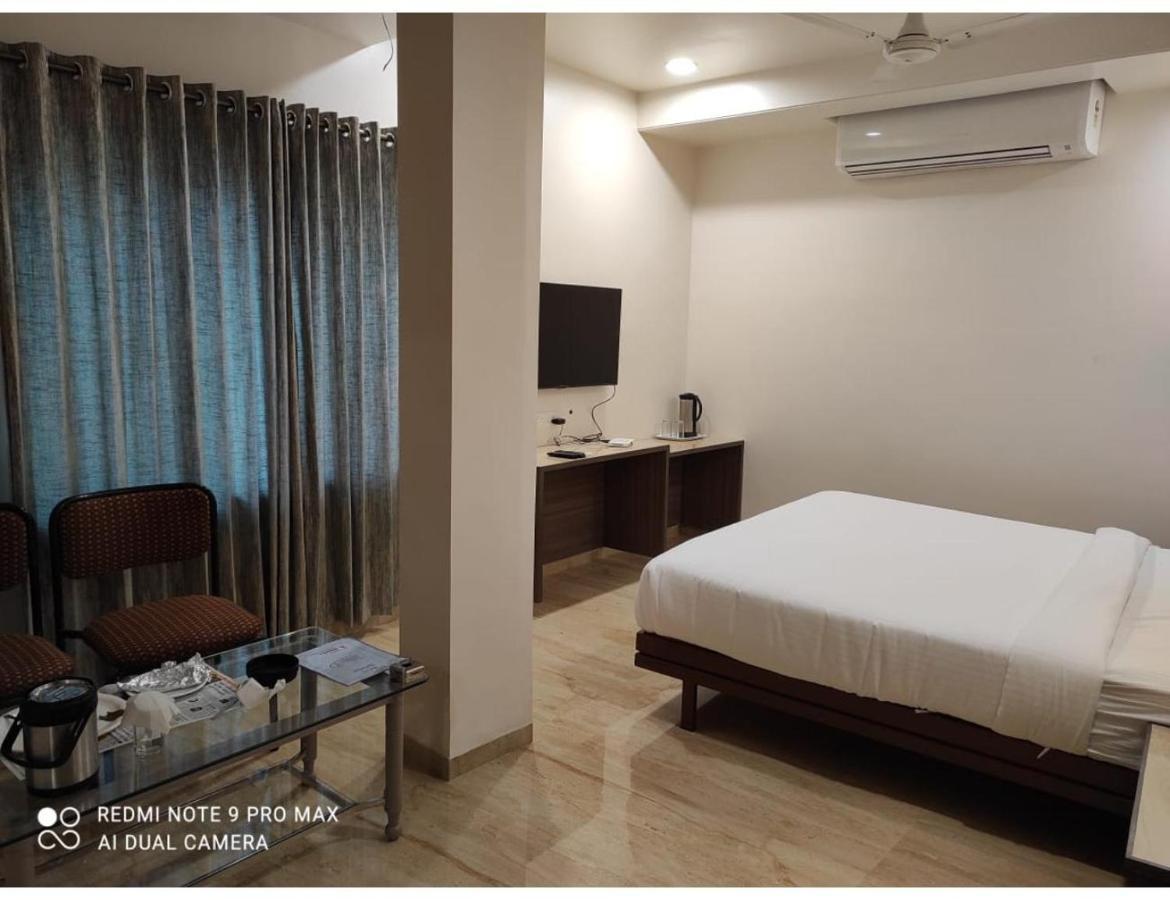 Hotel Dwarka, Nagpur Esterno foto