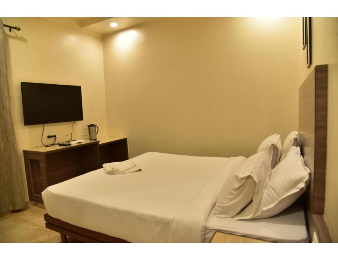 Hotel Dwarka, Nagpur Esterno foto