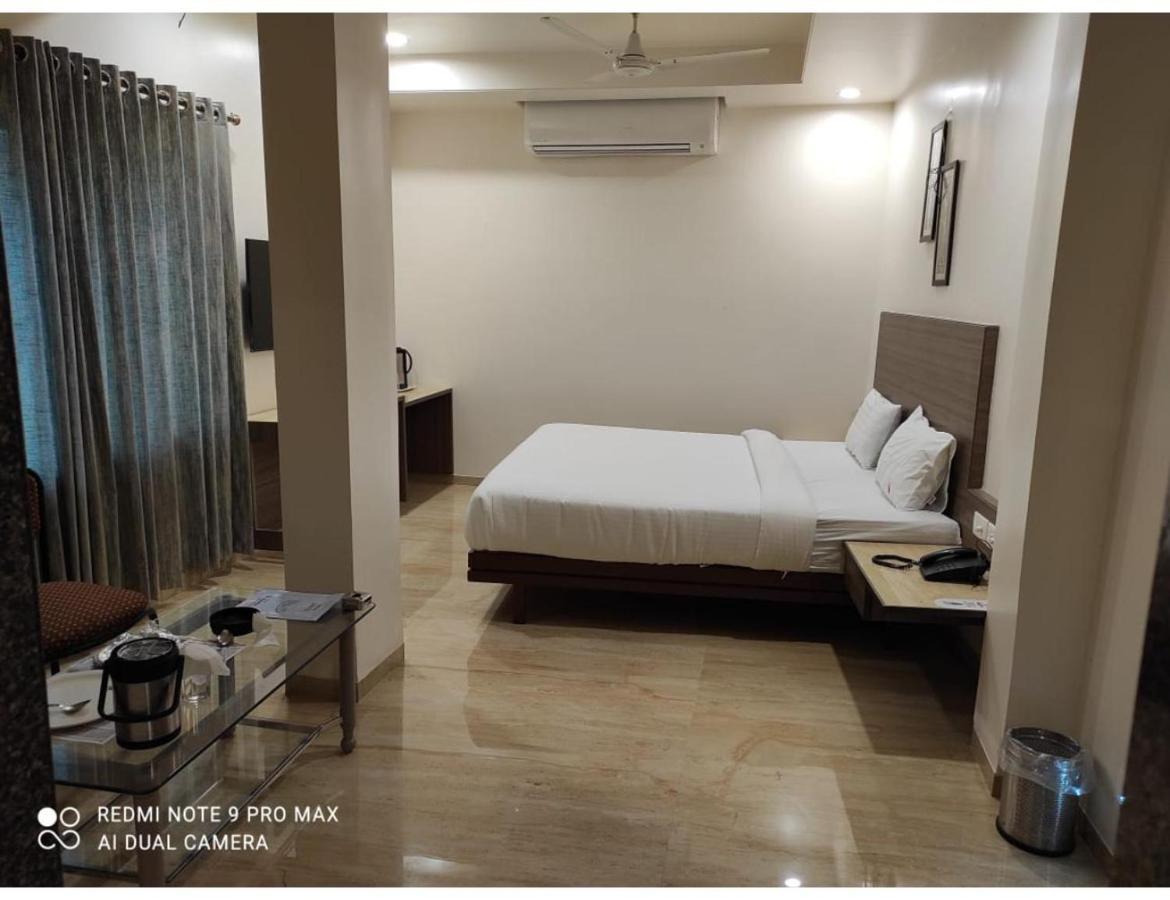 Hotel Dwarka, Nagpur Esterno foto