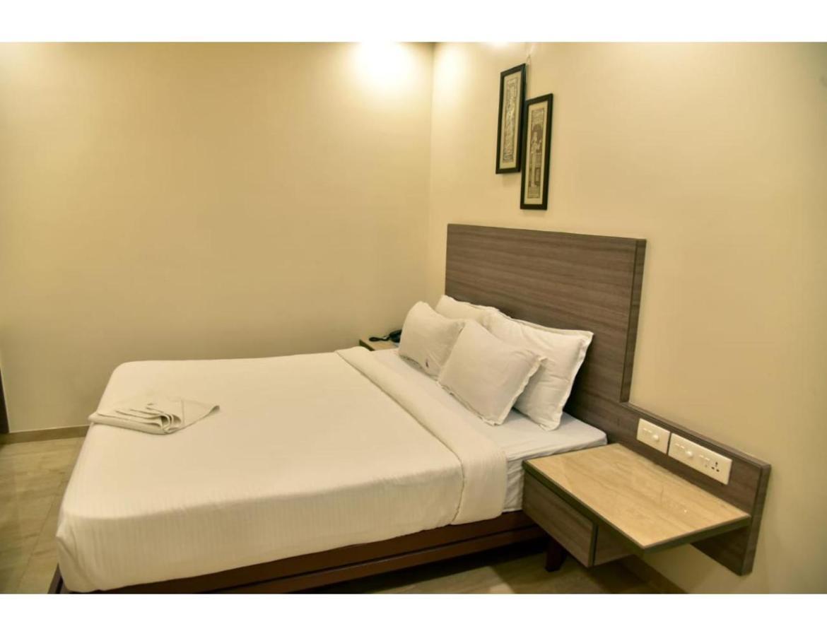 Hotel Dwarka, Nagpur Esterno foto
